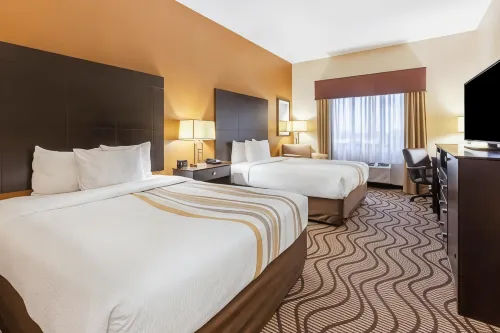 La Quinta Inn & Suites by Wyndham South Bend - parking