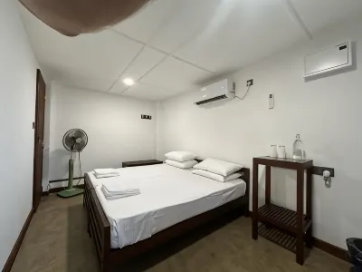 Hamilton House Hotels in Wellaweediya