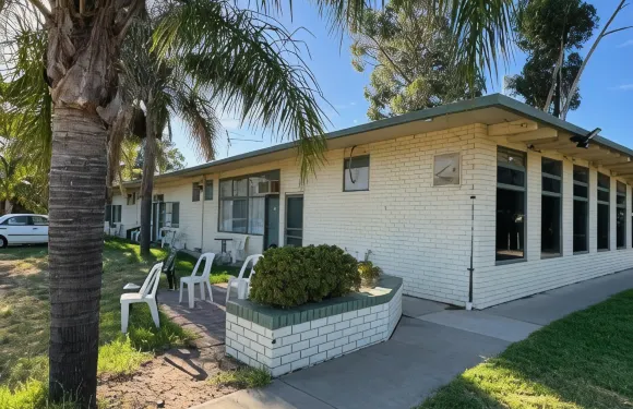 懶惰河汽車旅館