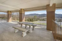 Super 8 by Wyndham Knoxville North/Powell