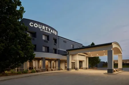 Courtyard Hamilton Отели рядом с достопримечательностью «Колледж Мохок»