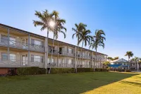 Moonlight Bay Suites Hotels in Roebuck