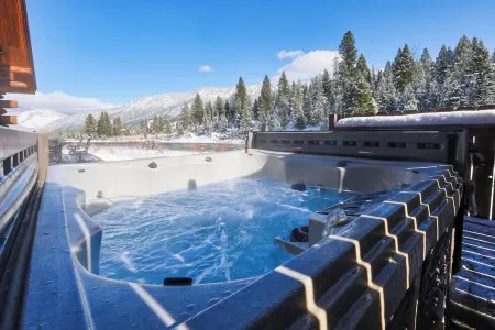 Winter Wonderland Cabin! Sleeps 12! Awesome Hot Tub and Fireplace! Отели в г. Биг Скай