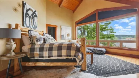 Hot Springs Lakeside Bar, Fire Pit, 3 King Beds, 3.5 Baths, Bunk Room Отели в г. Пайни