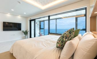 Goseong Ayajin Stay (10 Second Walk from Ayajin Beach)