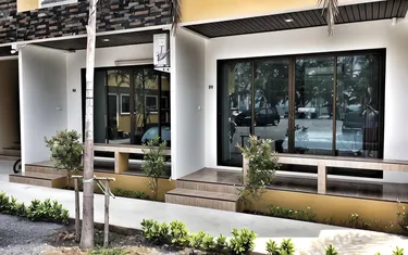 รูปภาพของYellow House Rayong