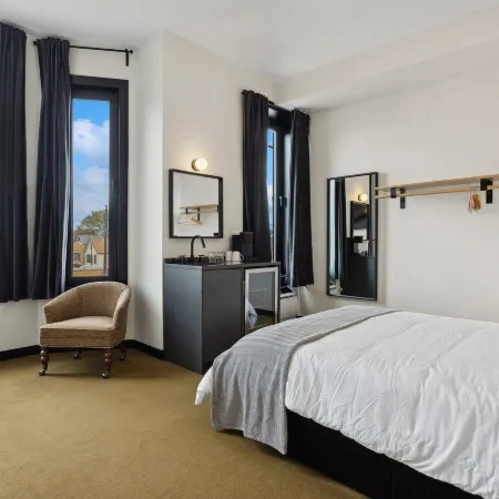 Logan Square SRO Hotel