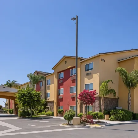 Best Western Plus Wasco Inn Suites