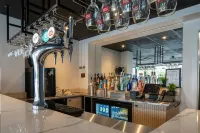 Station Suites - bar