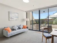 MetaWiseBnB Cronulla Beach Walk to Train & Shops Hotels in Cronulla