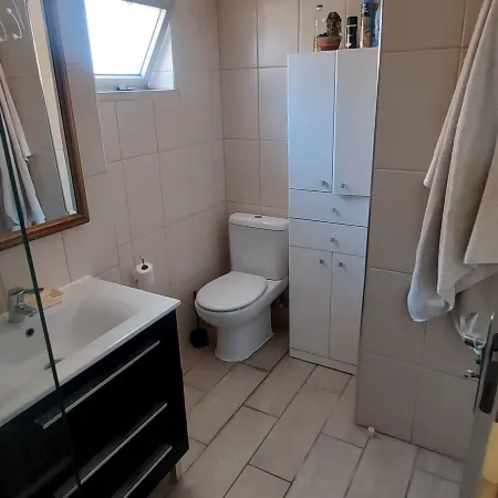 Warm Double Bedroom Central Beach Lisbon Parking