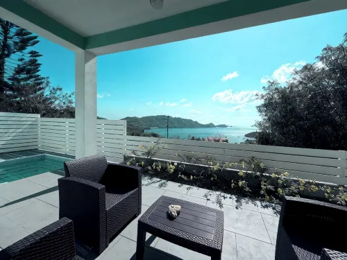 Hillside Escape- Private Pool & Breathtaking Sunset over the Town - Homestays