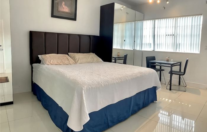 Nice studio with AC in Hallandale Beach