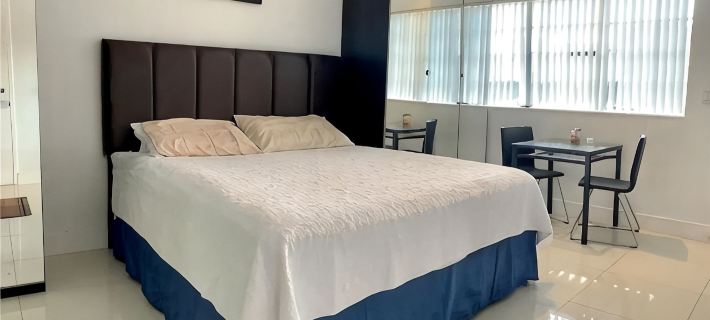 Nice studio with AC in Hallandale Beach 할렌데일비치 호텔