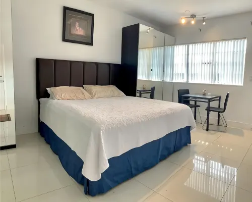 Nice studio with AC in Hallandale Beach 할렌데일비치 호텔