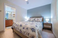 50 steps away from Maui's best beach, furnished with luxury details - مسبح