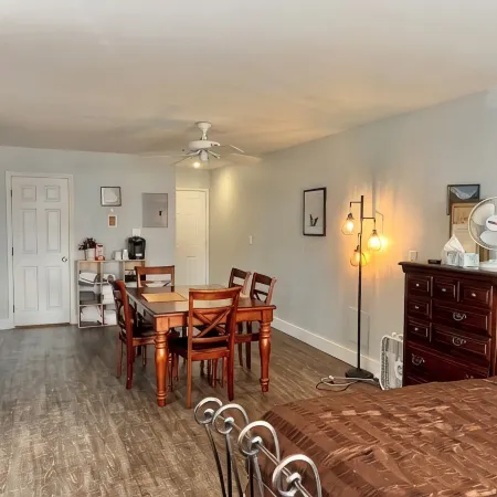 Downtown studio apartment with ROOFTOP DECK