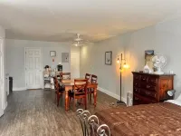 Downtown studio apartment with ROOFTOP DECK - 2-Star
