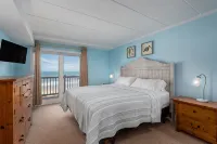 Oceanfront Retreat, Private Patio, Stunning Views, Sleeps 5