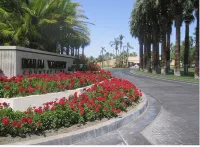 PALM VALLEY COUNTRY CLUB: Best Loc, Pickelball/Tennis, Gym, 2 Bdr+Den Pools/Spa - 4-Star