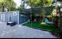 Backyard Guest House Suite - Condos