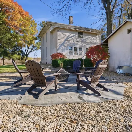 Relaxing Country Hideaway on the Edge of Lawrence - Minutes to Mass Street!