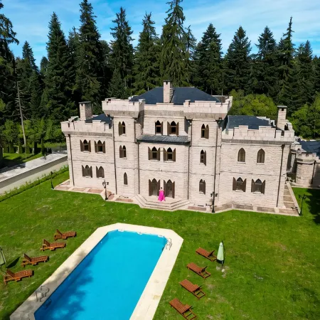 The Castle | your unique way of retreat