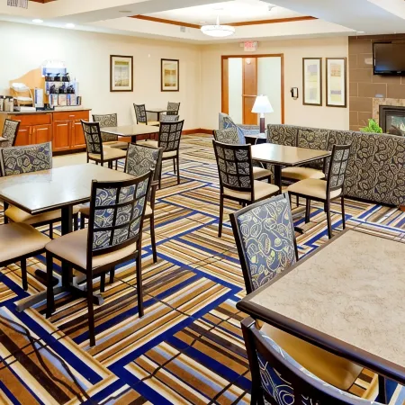 Holiday Inn Express & Suites Mount Airy by IHG
