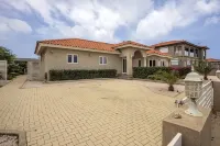 7BR Oasis in Paradise on One Happy Island - Bungalows