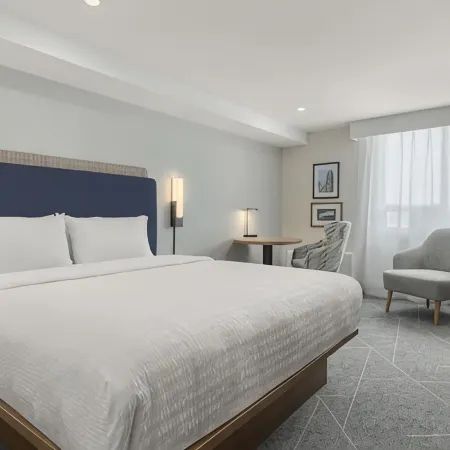 Hampton Inn by Hilton Montreal East Anjou Отели рядом с достопримечательностью «Торговый центр Galeries d'Anjou»