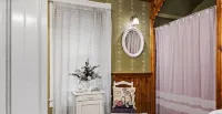 Private 3 room Queen Suite w/Kitchenette
