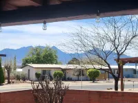 Sunny 2bd Retreat with Mountain Views, Fireplace, AZ Room & GVR Access! - Wifi