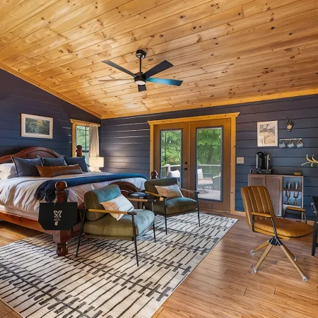 Monarch's Roost.Luxe Cabin w/ Hot Tub, Sauna & Gameroom – 10 Min to Helen