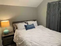Tiny Home, Spa Next Door, Deck, Walk to Farmers Market
