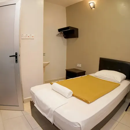 CK HOTEL, LUMUT