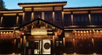 Yunyang Tongquege Inn - Bergblick