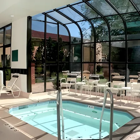 Courtyard des Moines West/Clive