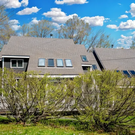 Mt Snow Getaway - 3 Bedroom Chic Condo - Community Pool and Tennis