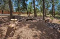 Mary's Patio. 4 bedroom condo w/ 3 living areas and 3 decks in beautiful Ruidoso - 4-Star