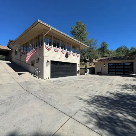 *NEW* Mtn view retreat! Pets! 3 min Dtwn/Pooltable
