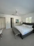 New on VRBOHouse in the heart of Olde Naples. Walk to beach, 5 Ave and Cambier! - บังกะโล