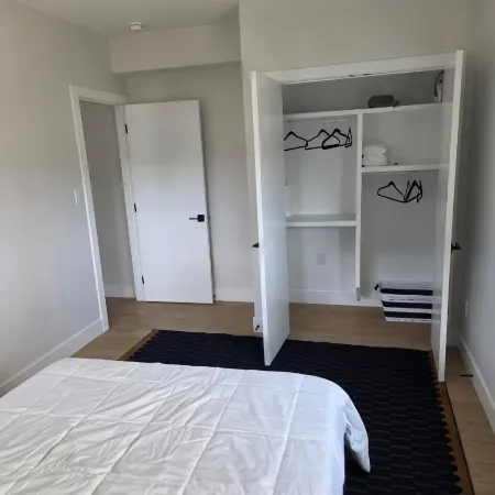 Cozy Irvine Creek Walk-Out Suite 10 mins to YEG Hotele w: Nisku