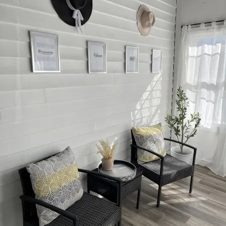 Black sheep cottage!Charming 2-bedroom cottage in peaceful West Allis