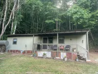 Feisty Ranch Farm Retreat - Private and charming 2-bedroom on 15 acres - 2성급