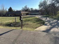 Park Manor on two wooded acres close to golf, OKC Zoo, Remington Park, OKANA - Homestays
