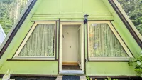 Cozy hut in the middle of the forest. Pet friendly!
