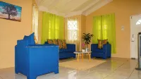Tropical 1BR Villa | Private Yard, Gated Estate near Dunn’s River Falls - Homestays
