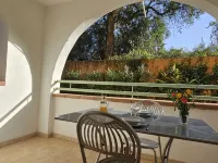 SEASIDE APARTMENT WITH POOL Hotels in Linguizzetta