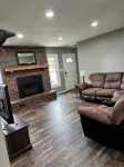 4-bedroom home in Hutchinson with beautiful yard and patio. Pet friendly! Enjoy! - Homestays