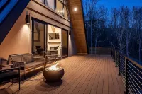 Center Hill Lake A-Frame - Lake View & Hot Tub - 4-Star